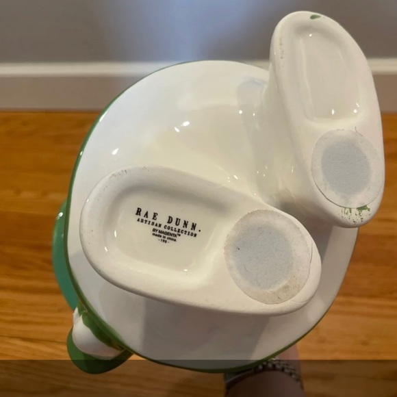 Rae Dunn Ceramic KISS ME Leprechaun Gnome. NEW IN BOX. - Picture 3 of 7